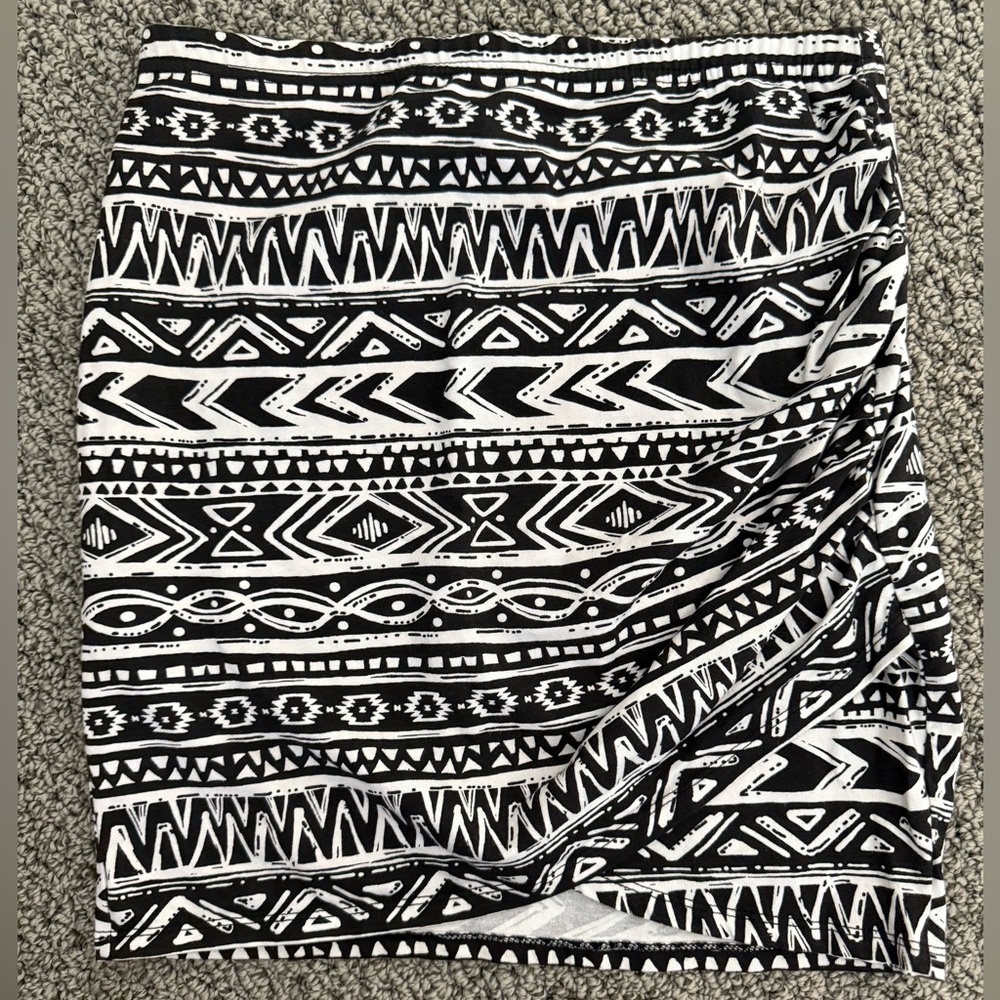 Charlotte Russe Black and White Tribal Print Faux Wrap Skirt size Medium